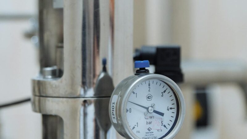Pressure gauge and stainless process equipment used as a visual for supercritical drying in aerogel manufacturing